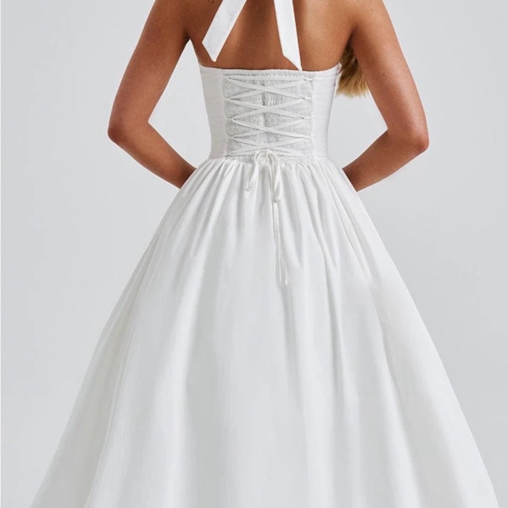 Chic Strapless White Dress - Picture 2 of 3